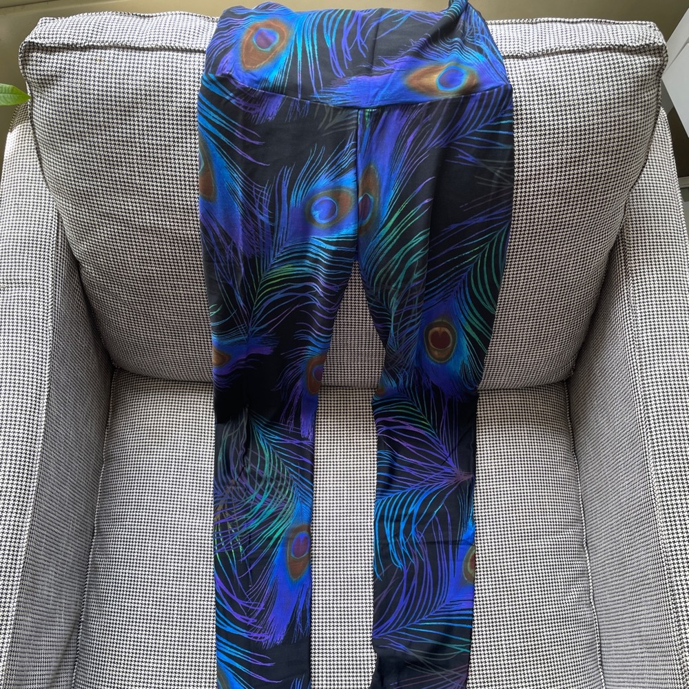 Emily Hsu Designs Peacock leggings!